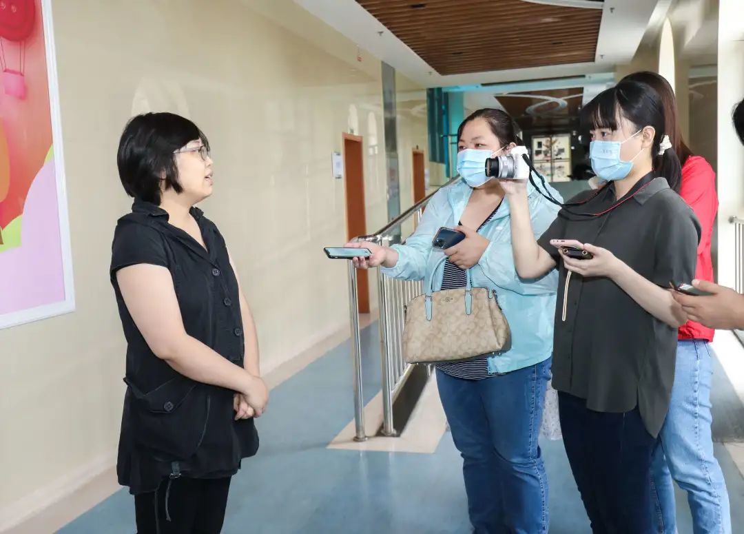 北京博仁医院把学校开在了病房里，帮数万血液病患儿回归课堂