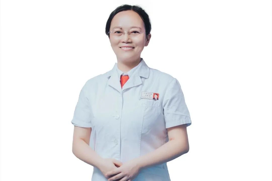 庆祝中国医师节，石门县人民医院 25 名医师受表彰