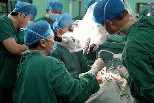 蓟医神经外科首次采用内膜剥脱术成功治疗颈动脉重度狭窄患者
