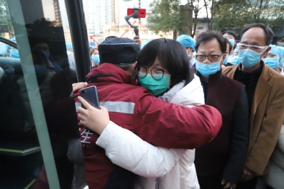 云南省第一人民医院：泪别! 请一定平安归来