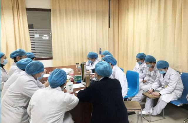 走近九江市中医医院隔离病房护士长邹红霞