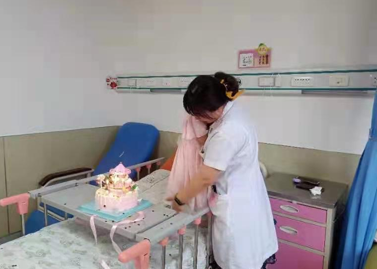 天使妈妈在身边 | 绵阳市第三人民医院儿科为白血病患儿办生日会