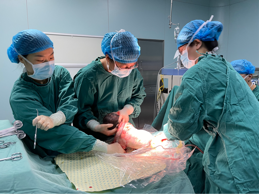 准妈妈突发视网膜脱离！绵阳市第三人民医院产科眼科携手完成光明与生命接力赛