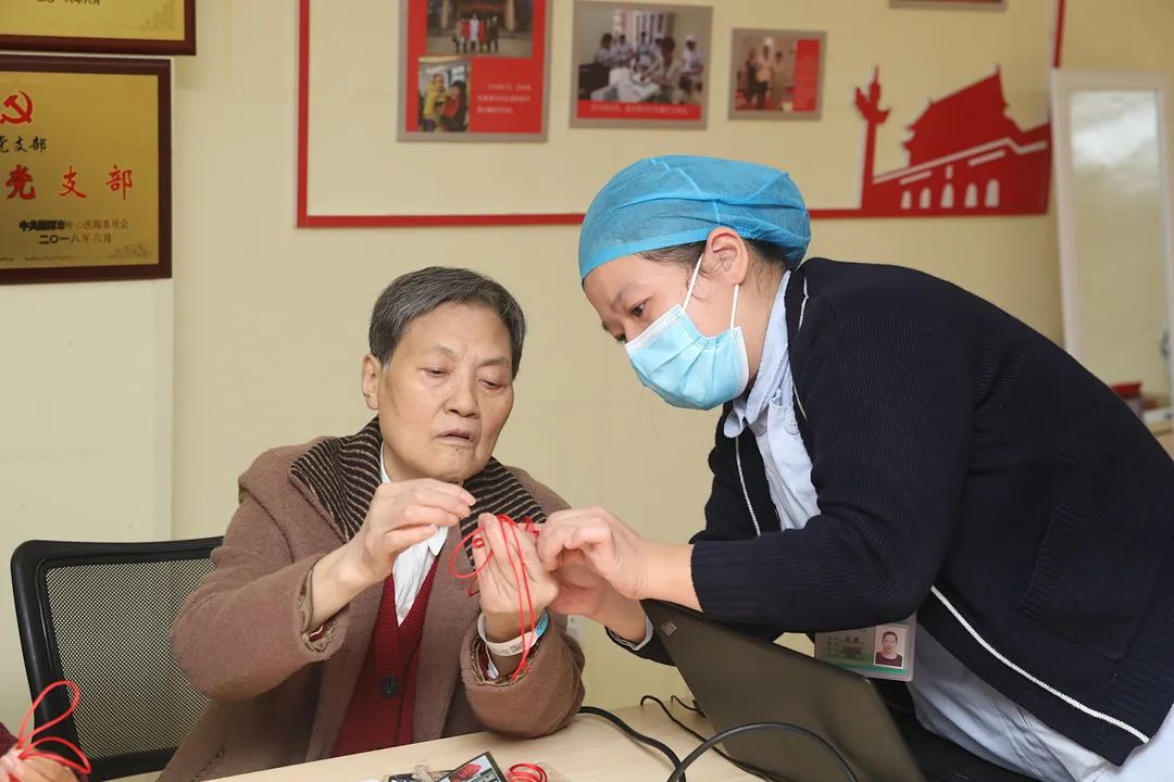 暖心！湘潭市中心医院重阳节的「打开方式」……