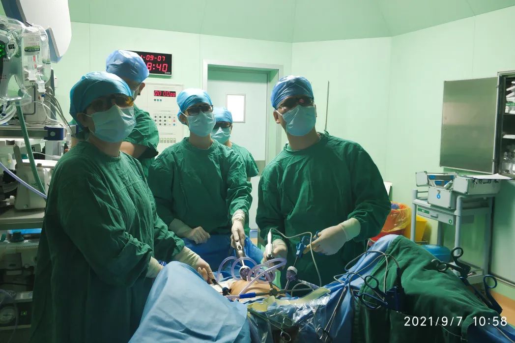 深圳市妇幼保健院妇科一区开展 3D 腹腔镜手术