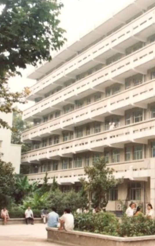 南京医科大学第二附属医院历经 70 年岁月流转，会留下怎样的痕迹？