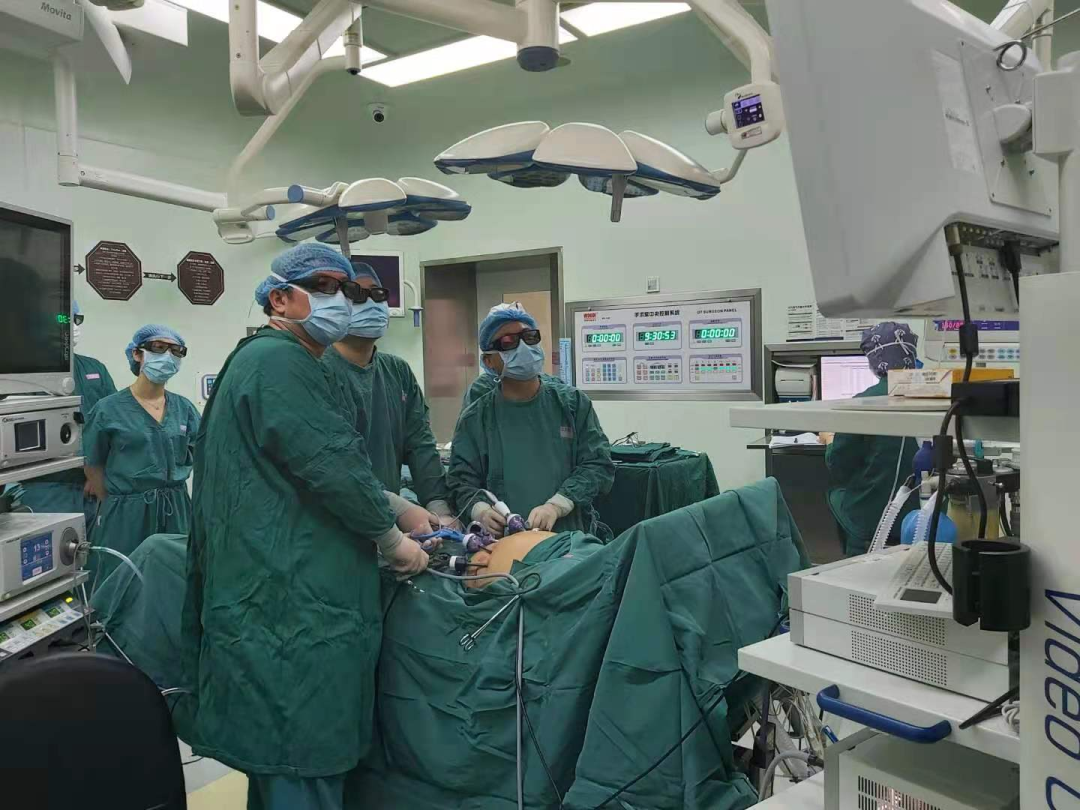 上海市同济医院普通外科成功实施 1 例 3D 腹腔镜辅助下全胃及脾胰体尾切除术