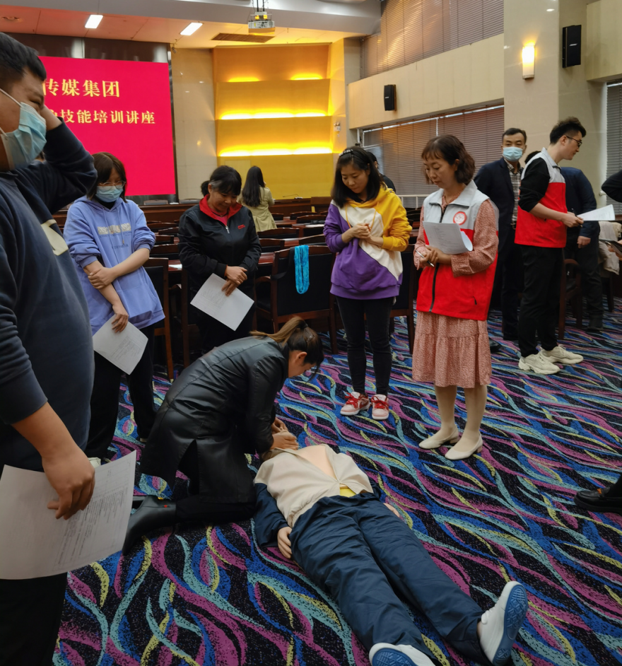 郑州大学第三附属医院手术麻醉科党总支、产科党总支开展系列活动