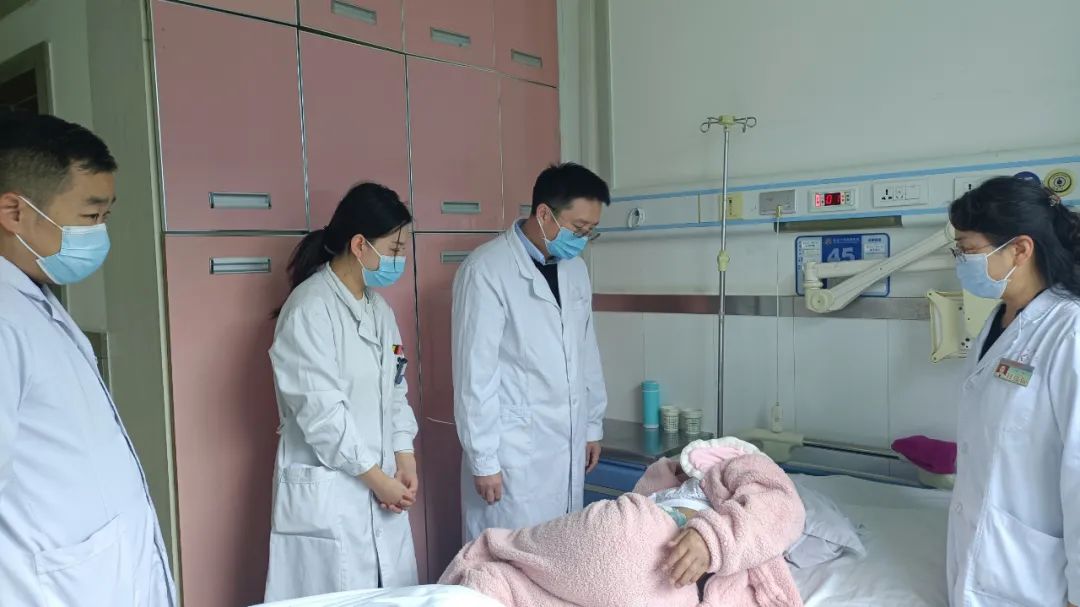 延安大学附属医院肿瘤科成功完成延安地区首例粒子植入术