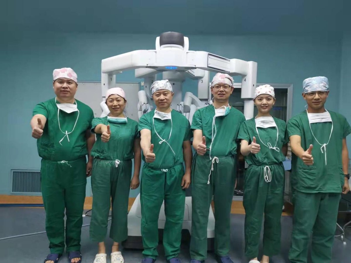 机器人助力巧摘雷区肿瘤！南昌大学二附院成功实施机器人下解剖性亚段肝切除术
