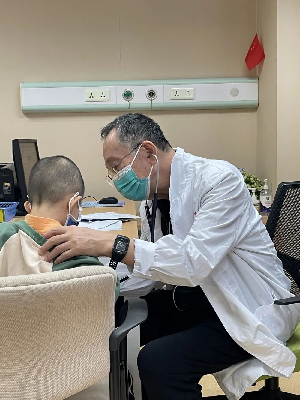 胡大一教授来广西壮族自治区江滨医院开展专家咨询和义诊啦