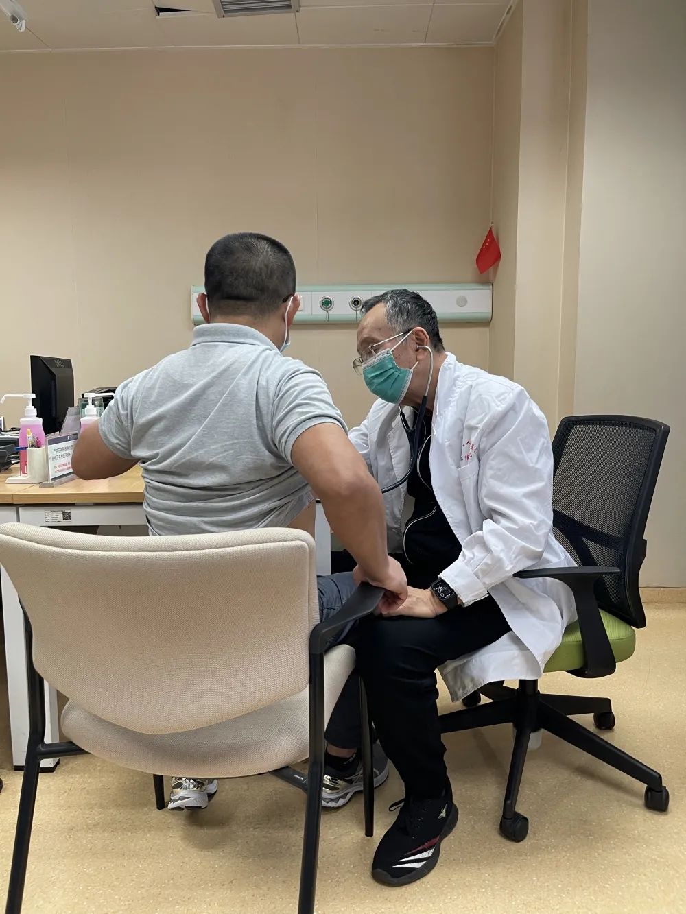 胡大一教授来广西壮族自治区江滨医院开展专家咨询和义诊啦