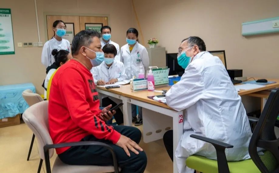 胡大一教授来广西壮族自治区江滨医院开展专家咨询和义诊啦