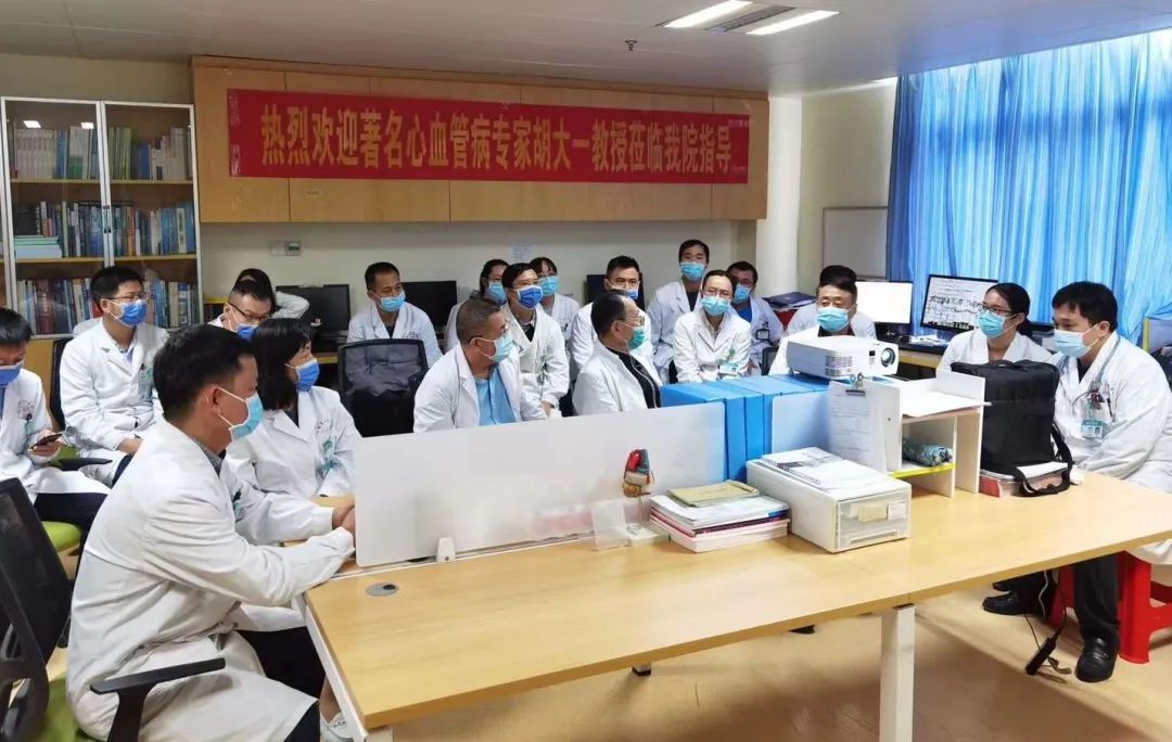 胡大一教授来广西壮族自治区江滨医院开展专家咨询和义诊啦