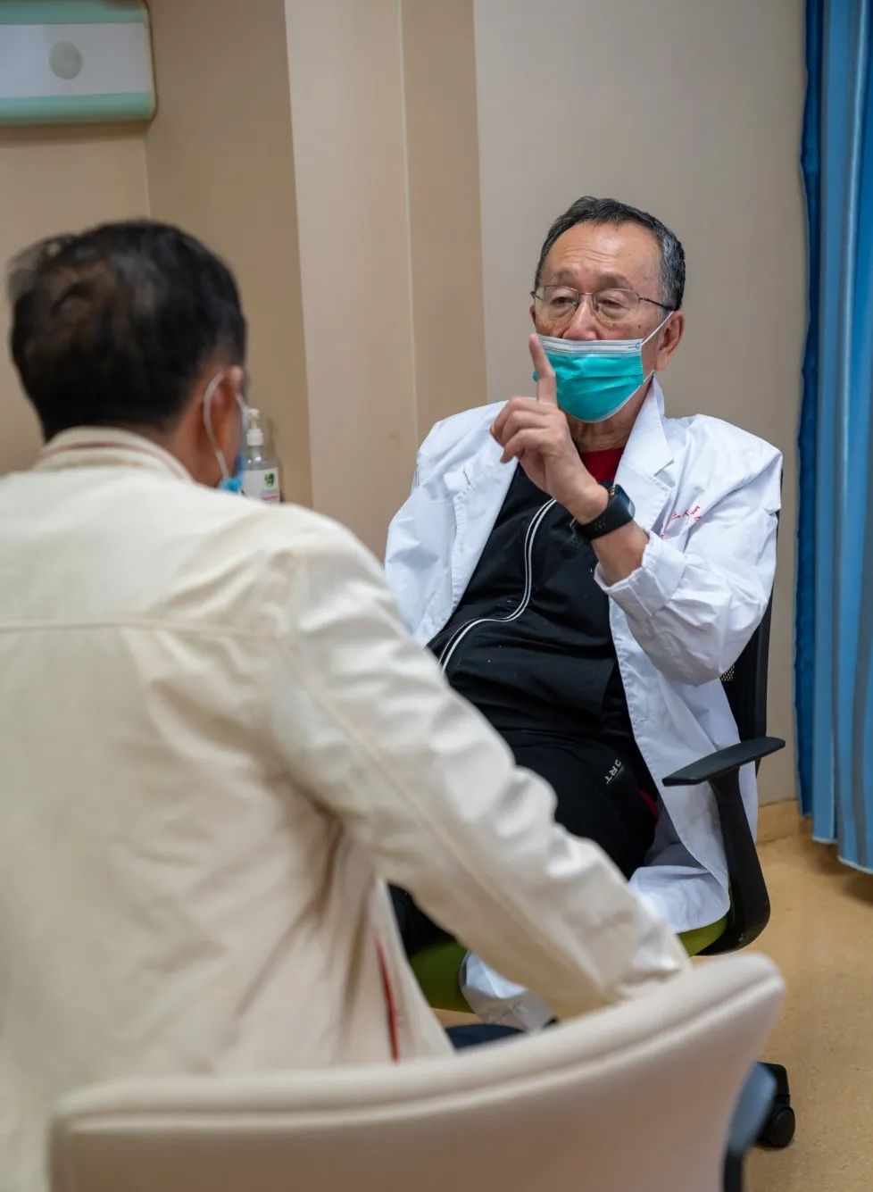 胡大一教授来广西壮族自治区江滨医院开展专家咨询和义诊啦