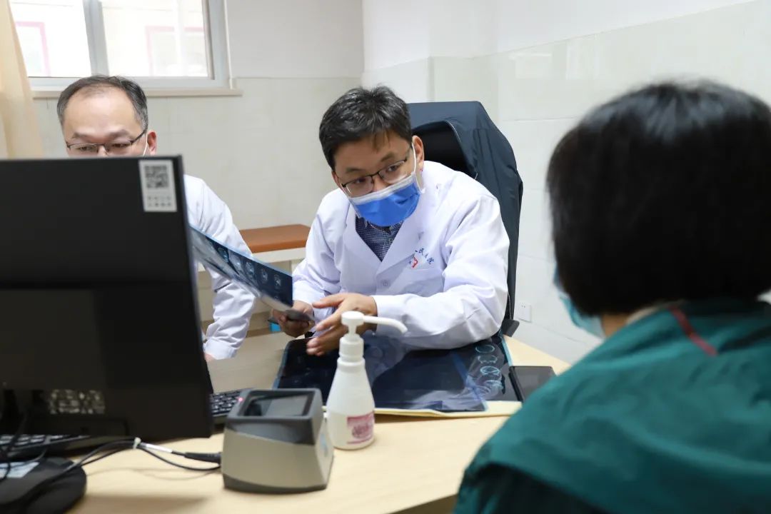 河南省人民医院肝胆胰腺外科专家定期莅临登封市人民医院