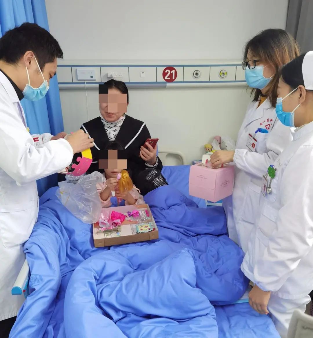 5 岁小朋友病房里的特殊生日，暖爆了！