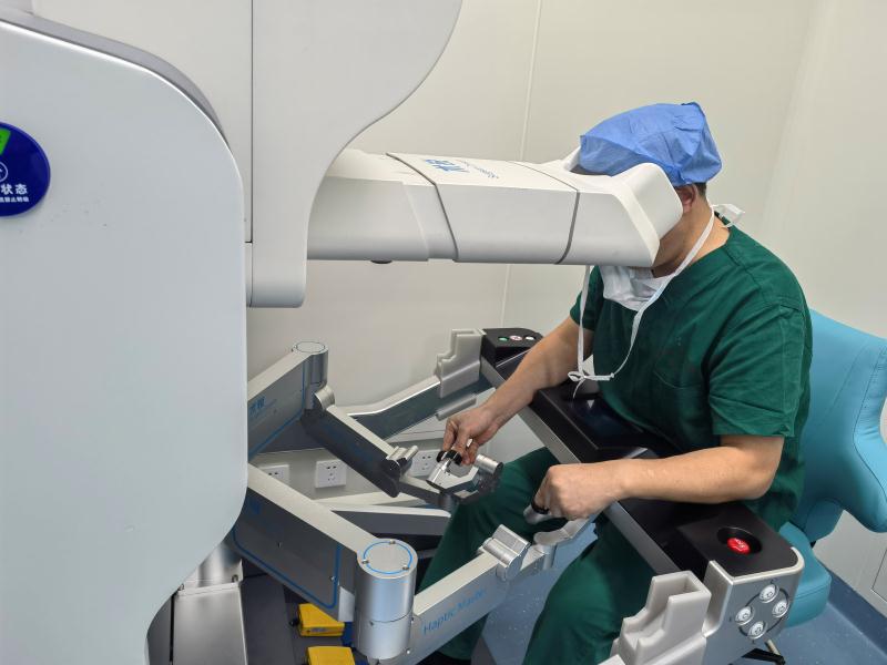 南京医科大学第二附属医院开展国内首例经腰单孔机器人肾上腺肿瘤切除术