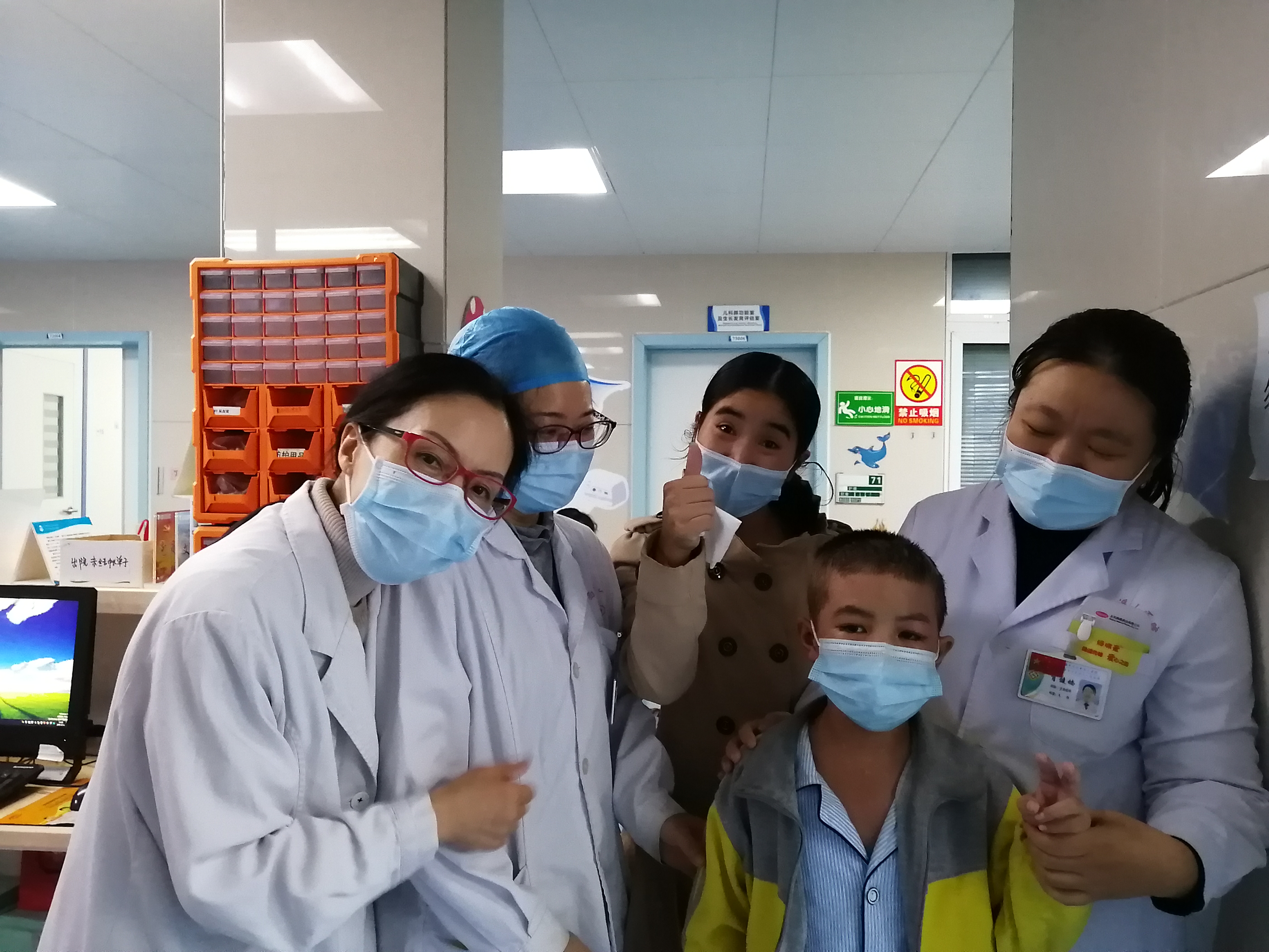 南京市儿童医院票贩子代挂怎么收费南京儿童医院网上挂不到号了可以现场挂吗?