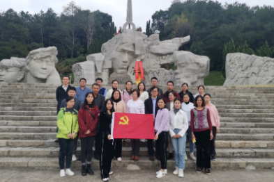 广西壮族自治区南溪山医院组织党员开展党建活动，接受红色洗礼
