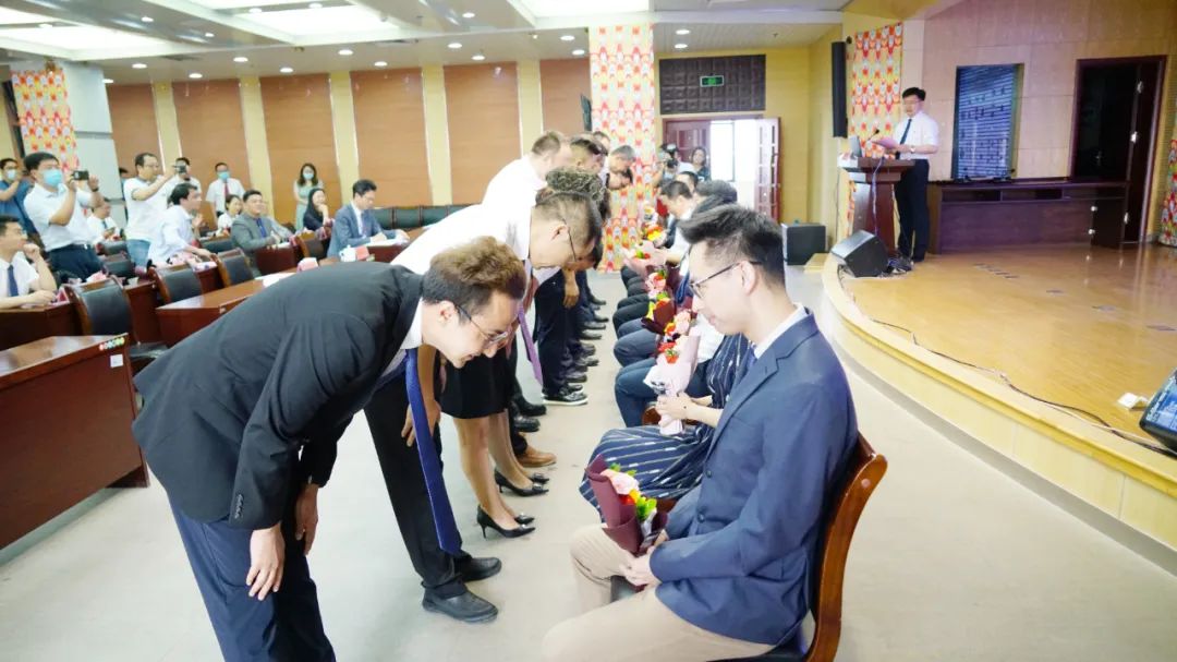 喀什地区第一人民医院荣获「自治区第八次民族团结进步模范集体」称号