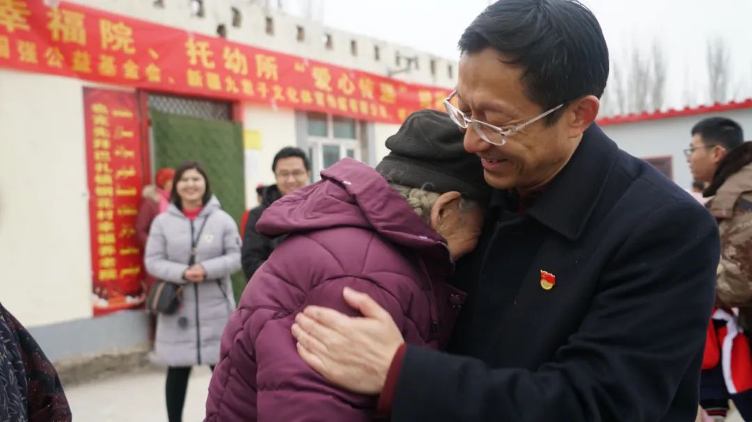 喀什地区第一人民医院荣获「自治区第八次民族团结进步模范集体」称号