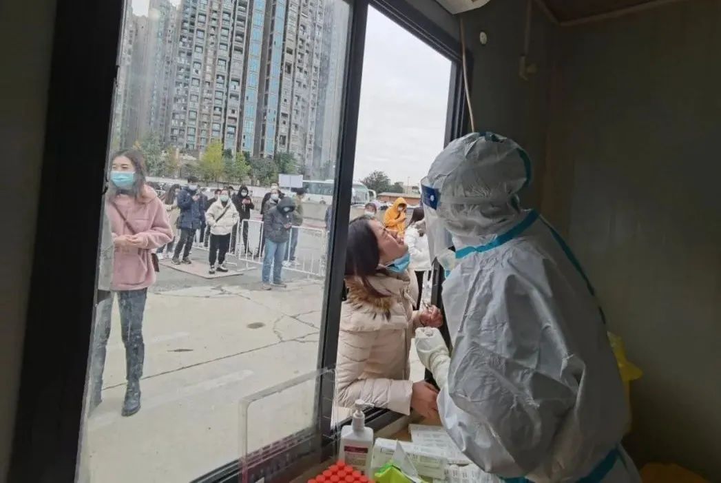 四川宝石花医院:24 小时的坚守