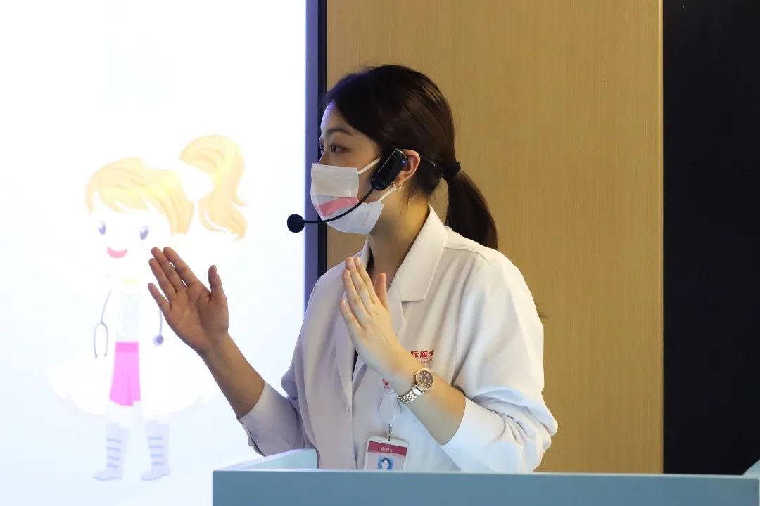 西安眼健康教育科普馆迎来高新一中实验中学学生参观互动