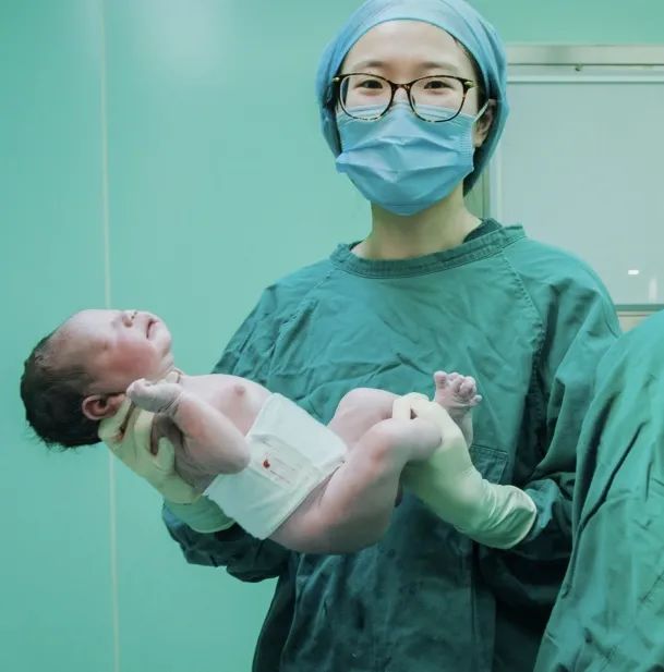 绵阳市中心医院多科协作共诊治一例凶险型前置胎盘患者