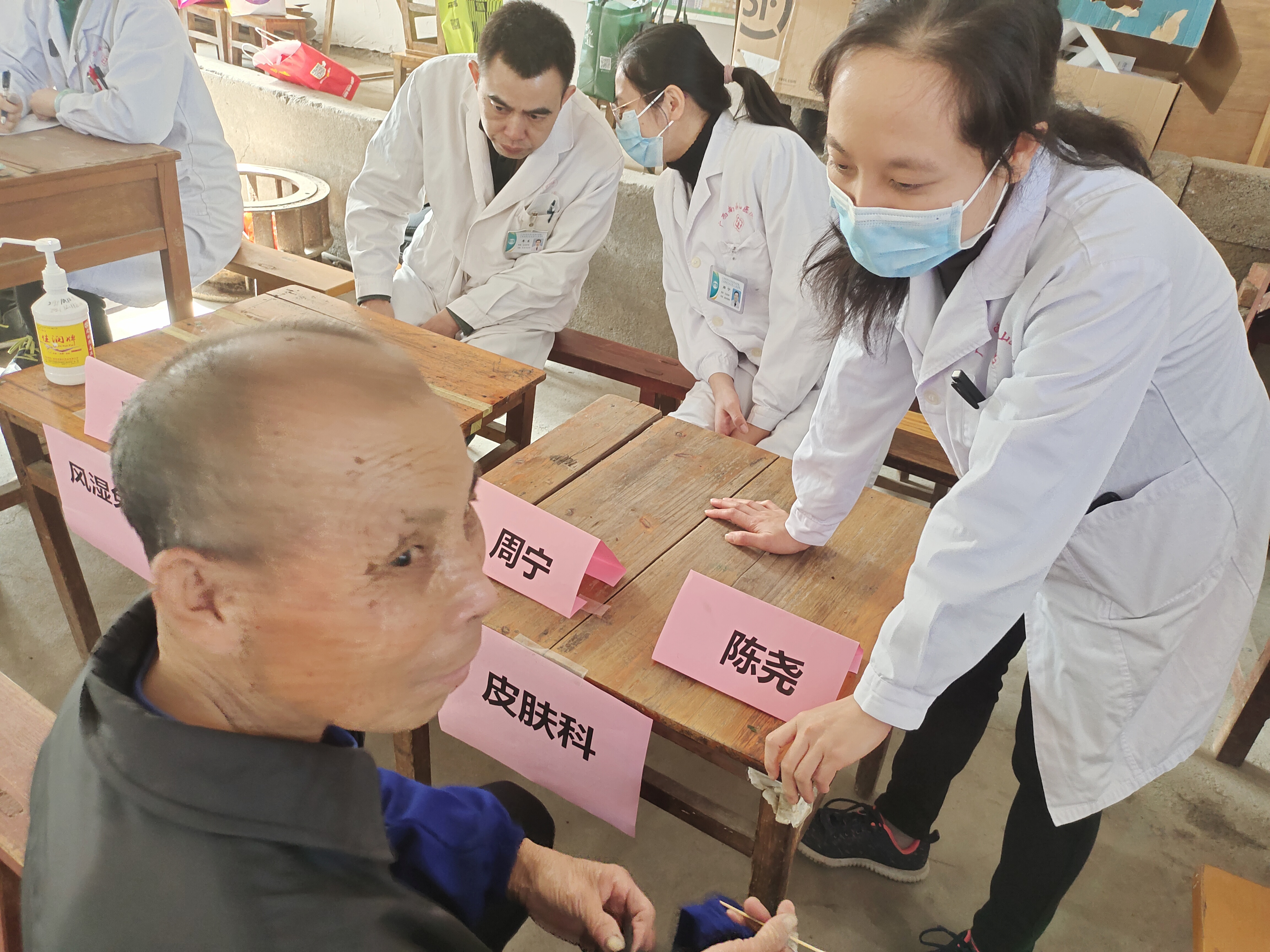 广西壮族自治区南溪山医院：学党史走基层  心系群众送健康