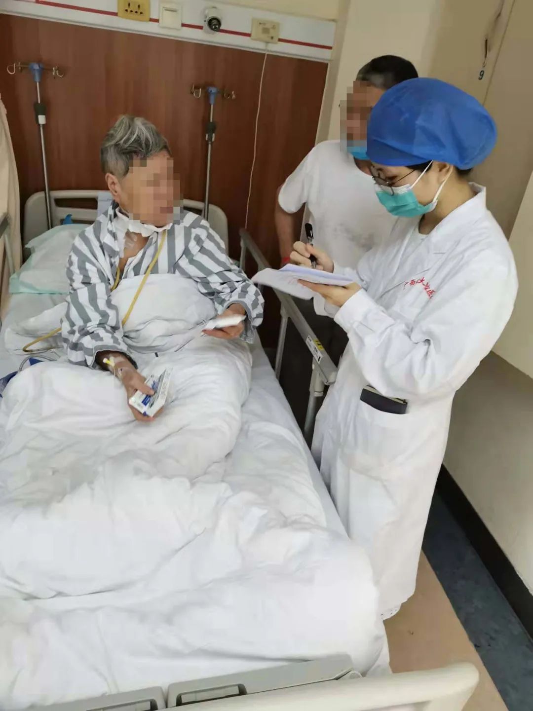 包含广西医科大学附属口腔医院黄牛跑腿号贩子挂号的词条