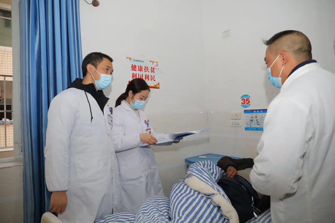 合江县中医医院专家组团下乡义诊