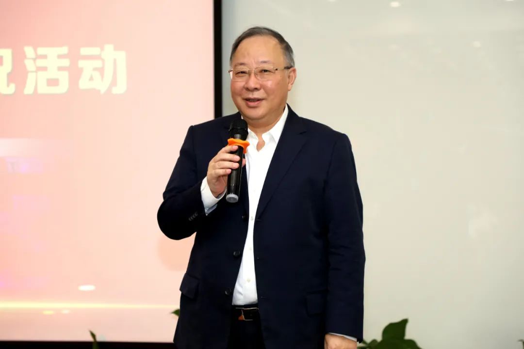 陆道培医院与北京大学人民医院血液科联合病房第 100 例造血干细胞移植患者出仓