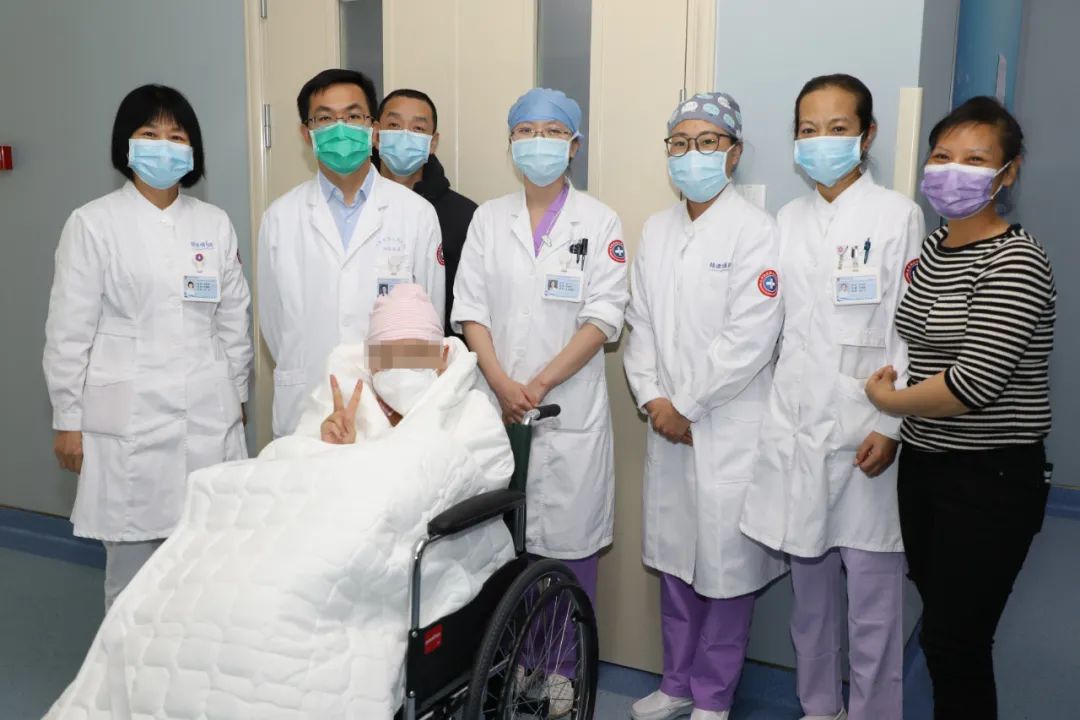 陆道培医院与北京大学人民医院血液科联合病房第 100 例造血干细胞移植患者出仓