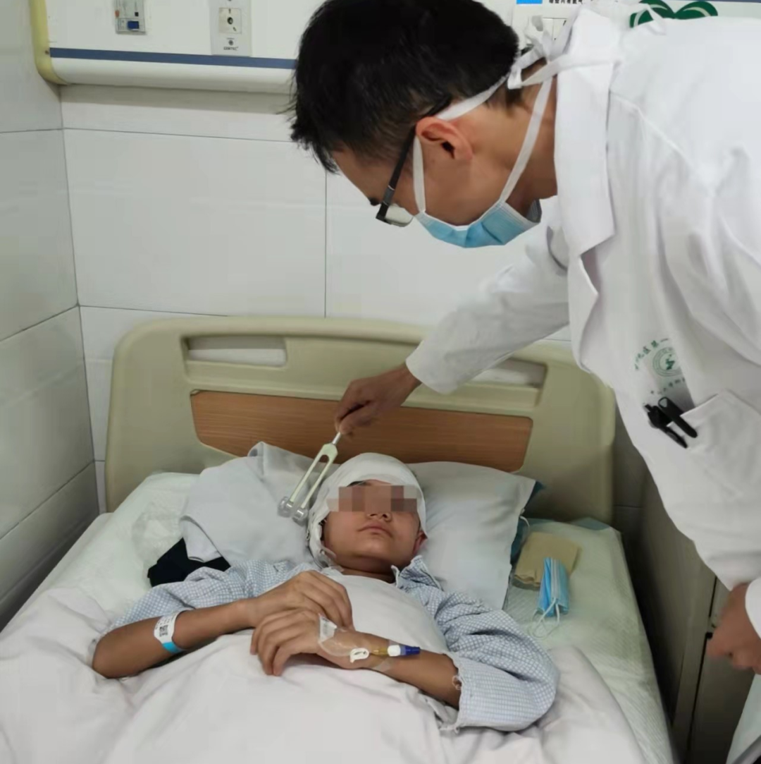 喀什地区第一人民医院成功开展首例耳内镜下中耳胆脂瘤切除术