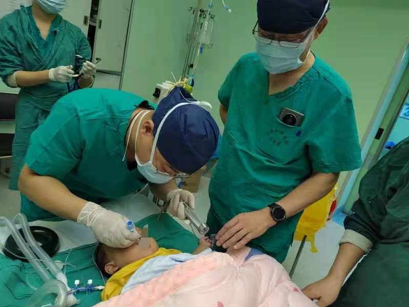 上海东方肝胆外科医院成功救治低龄巨大肝母细胞瘤患儿