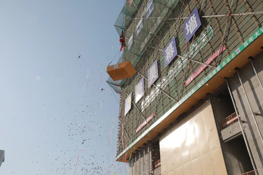 常州二院阳湖院区二期工程主体建筑顺利封顶