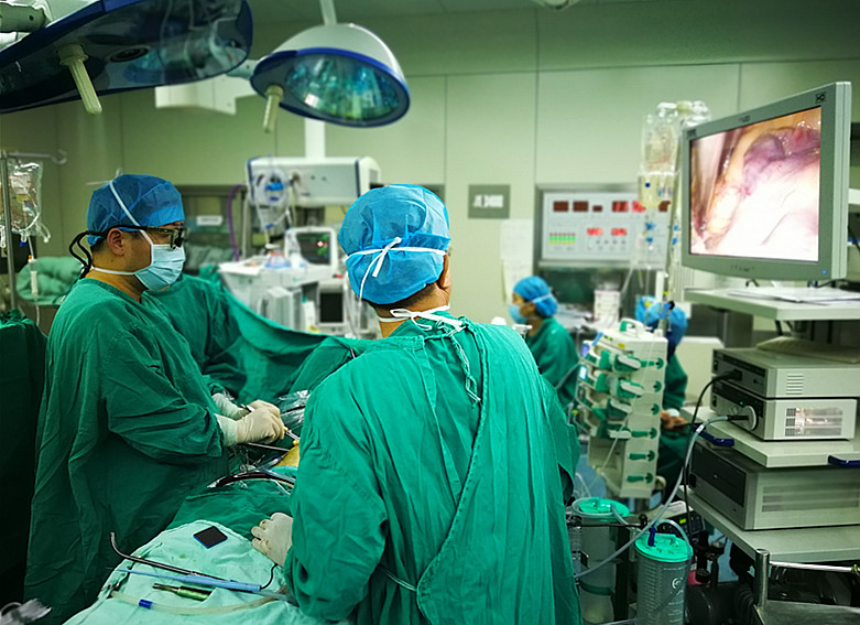 广西壮族自治区人民医院全胸腔镜心脏不停跳手术即时拔除气管插管