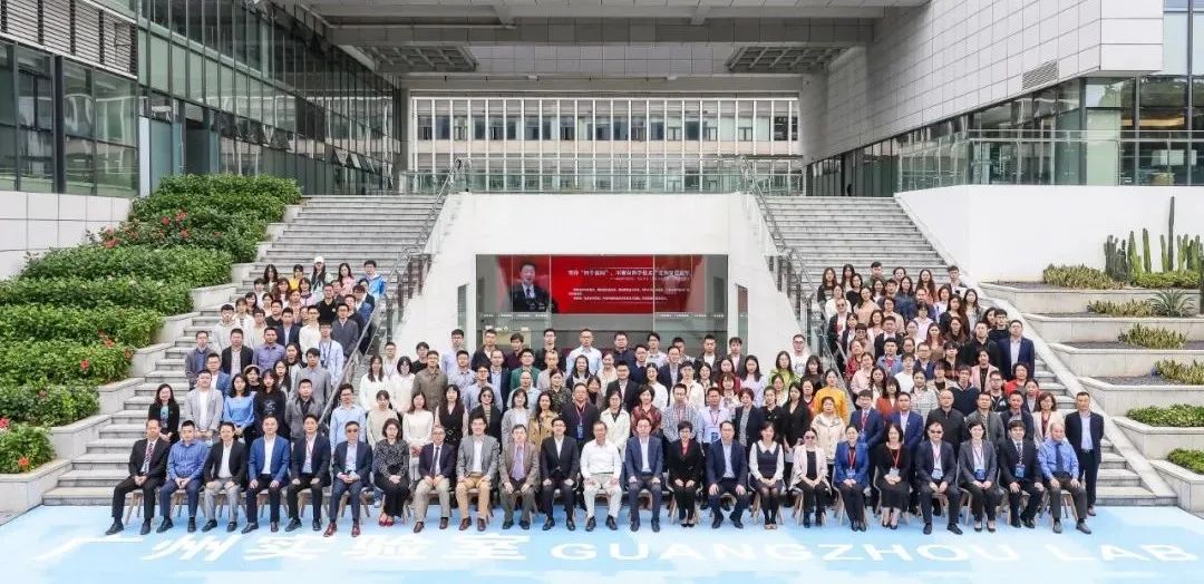 钟南山院士授牌！​喀什地区第一人民医院荣获国家呼吸系统疾病临床医学研究中心病毒诊断研究和推广区域平台建设单位授牌