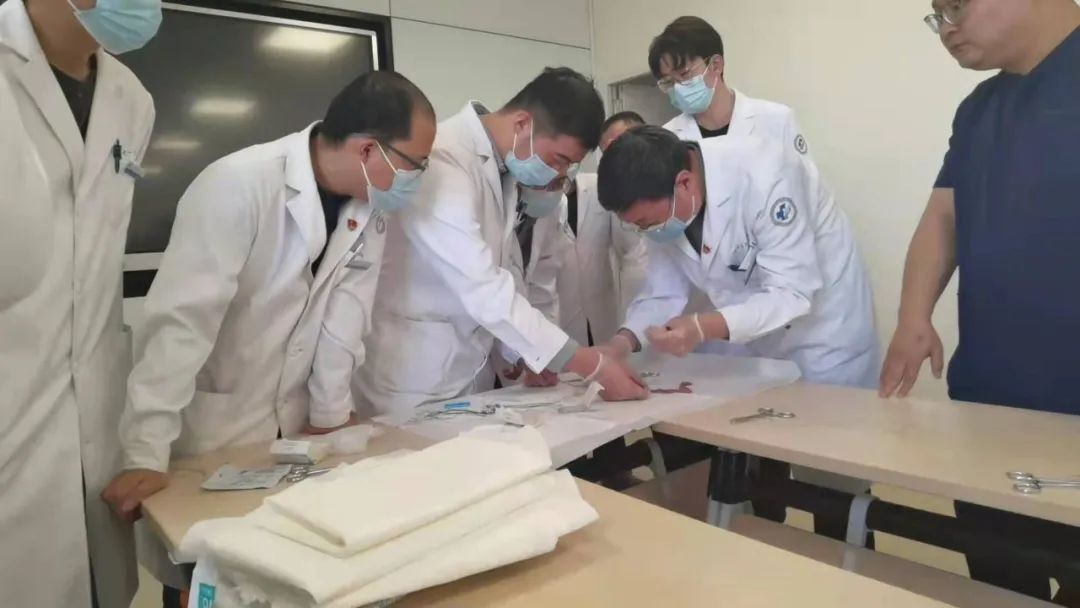 河北医科大学第一医院胃肠外科专家李中信教授，大医精诚践初心