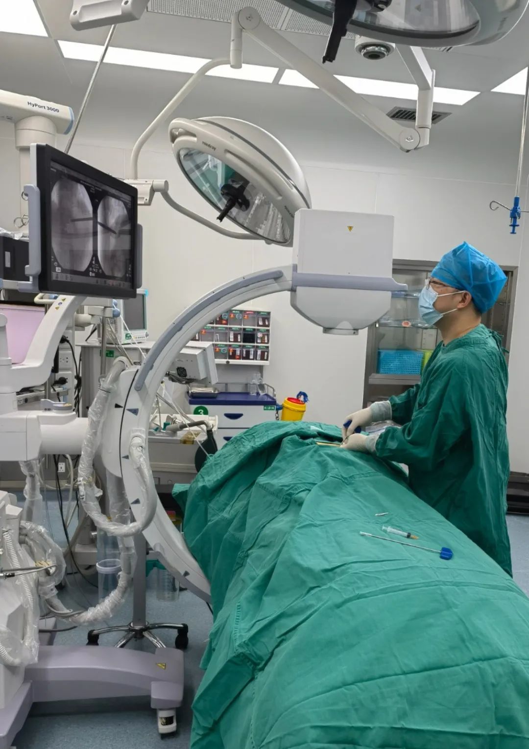 岳池县人民医院脊柱脊髓外科成功为 97 岁高龄老人实施经皮椎体成形术