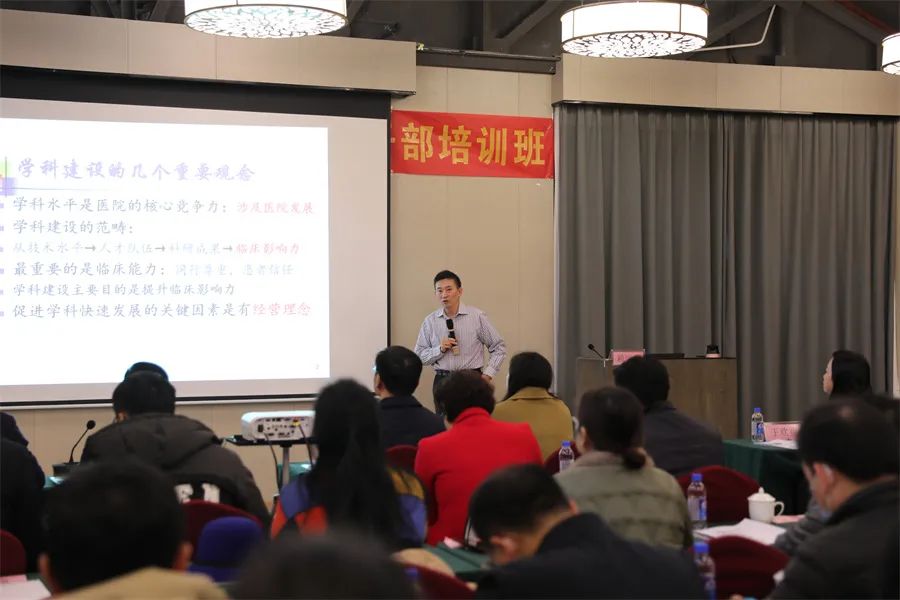 柳州市红十字会医院举办 2021 年中层干部培训班暨 2022 年务虚会