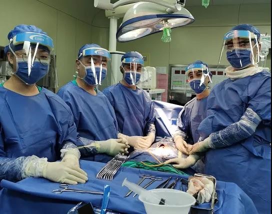 全国首例——广西壮族自治区人民医院为艾滋病儿童进行肾脏移植手术