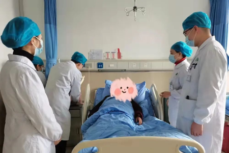 岳池县人民医院脊柱脊髓外科救治一名八旬老人