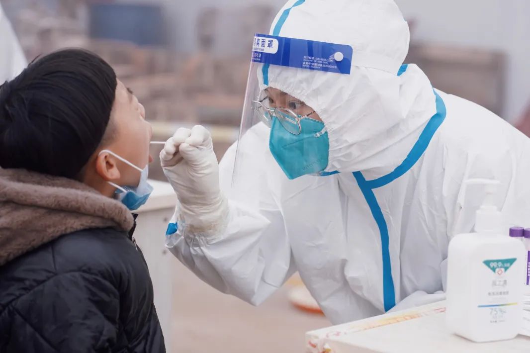 疫情不灭，我们不退——郑州大学五附院核酸检测筛查队战「疫」进行时