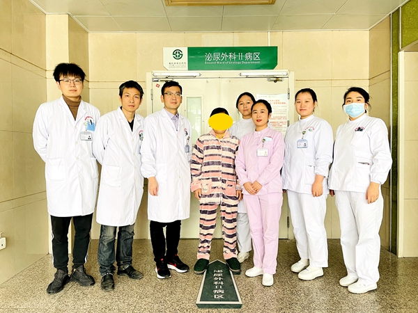 黄石市中心医院多学科团队协作，救治巨大肾错构瘤并出血患者