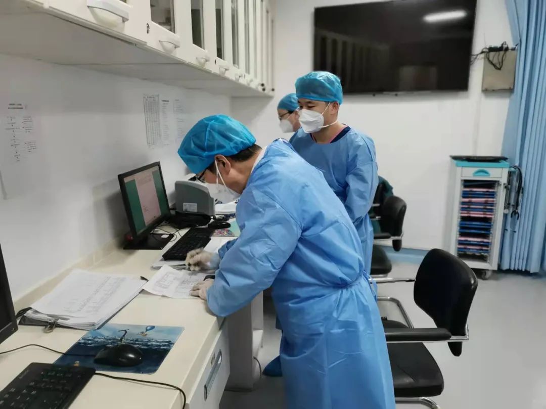 10 岁姐姐独自带着 4 岁妹妹居家、和爱人两个月未见……这就是医护人员背后的故事