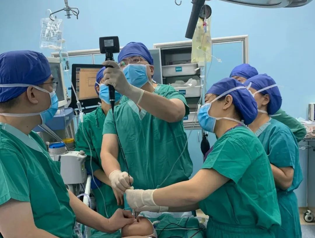 郑大三附院成功完成一例婴儿气管导管外支气管封堵单肺通气术麻醉
