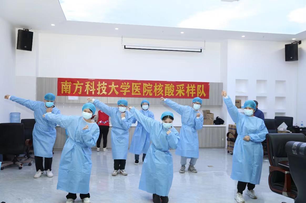 一场特殊求婚!90 后情侣为抗疫两次推迟订婚