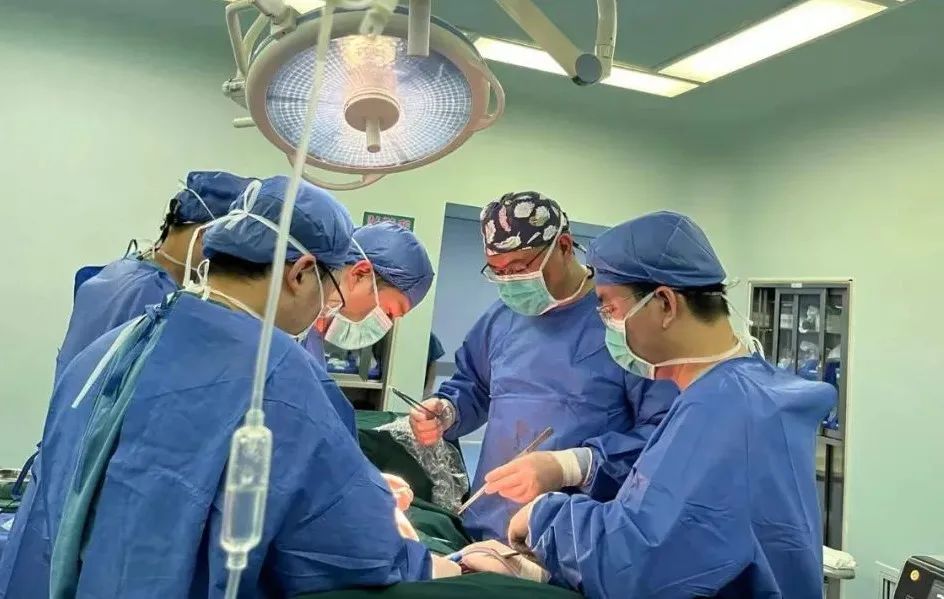 西安大兴医院胃肠外科成功救治结肠恶性肿瘤患者